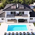 וילה New With Pool *