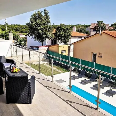 Vila New With Pool Barbariga