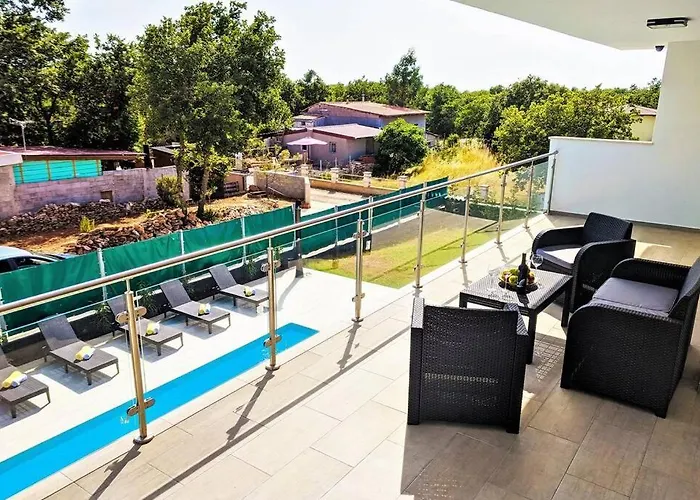 New With Pool 빌라