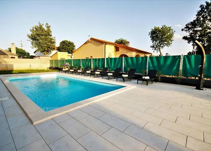 빌라 New With Pool