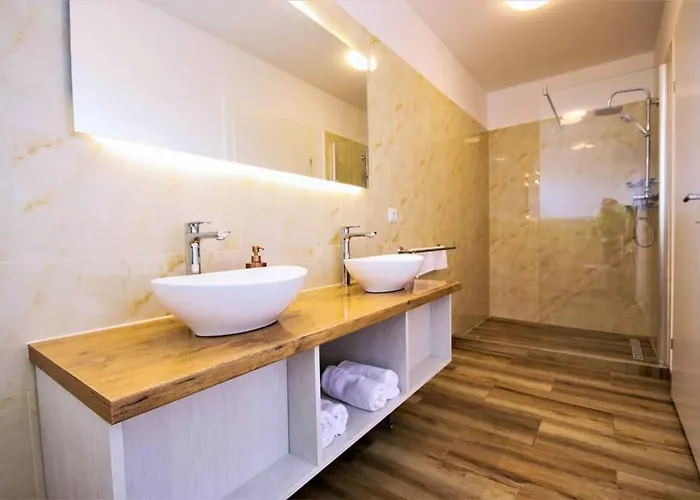 New With Pool 빌라