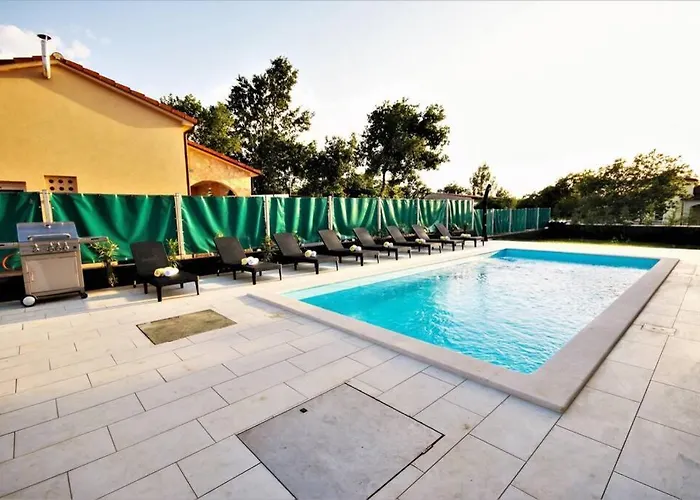 New With Pool 빌라 바르바리가