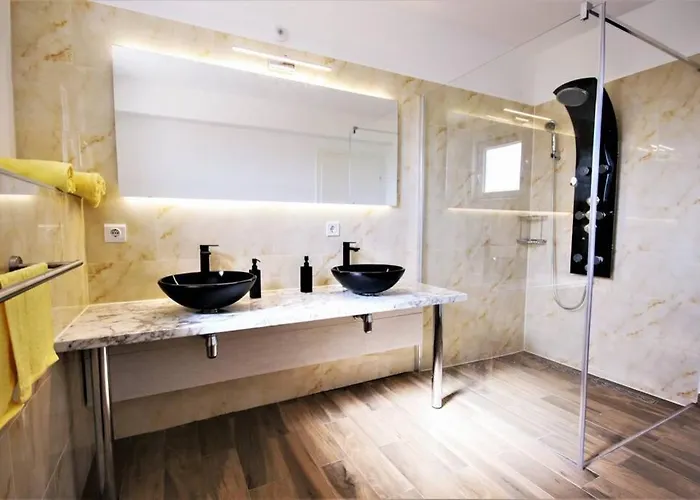 New With Pool 빌라 바르바리가