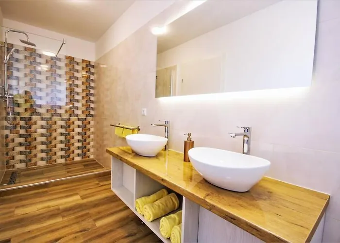 New With Pool 빌라